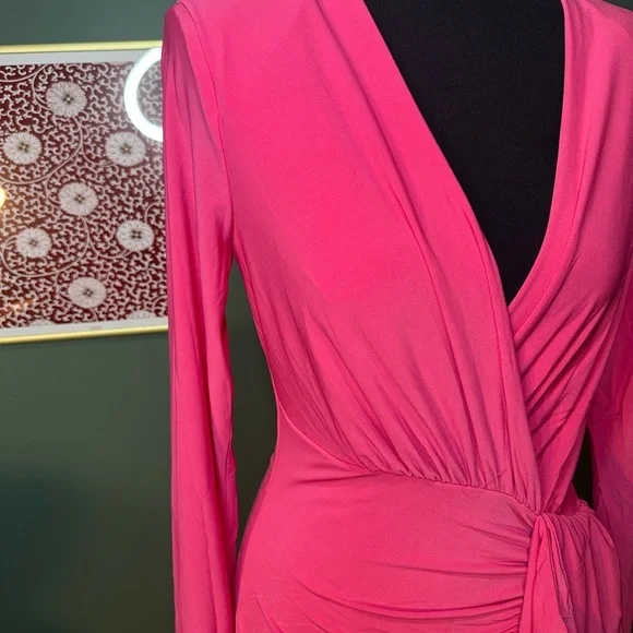 Lulu's NWT Vibrant Pink Long Sleeve Dress Size S 🦄 - Picture 3 of 6